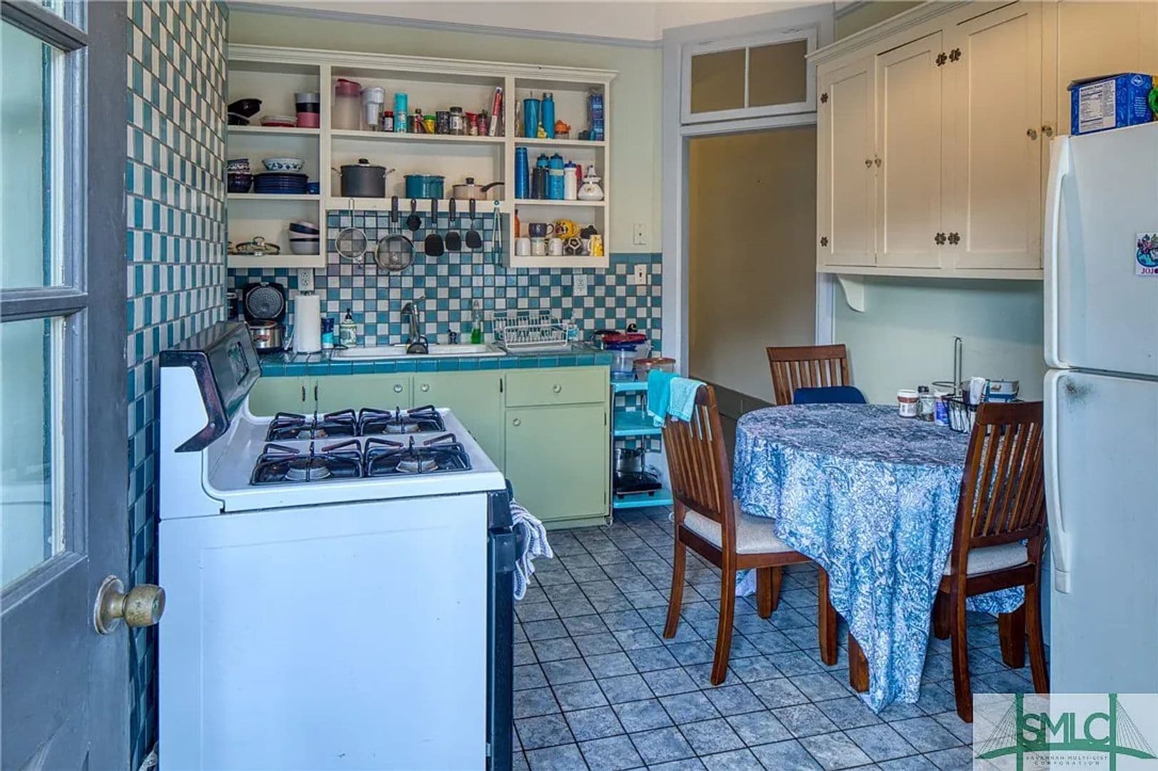 Savannah House: 109 1/2 W 37th St