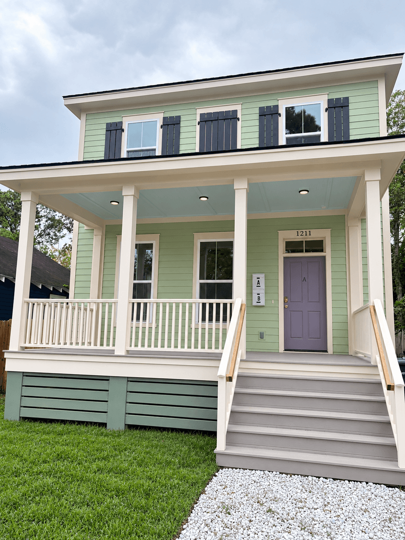 Savannah House: 1211 E 40th St