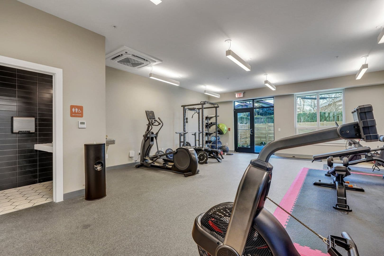 Savannah Apartment: 601 East 39th St