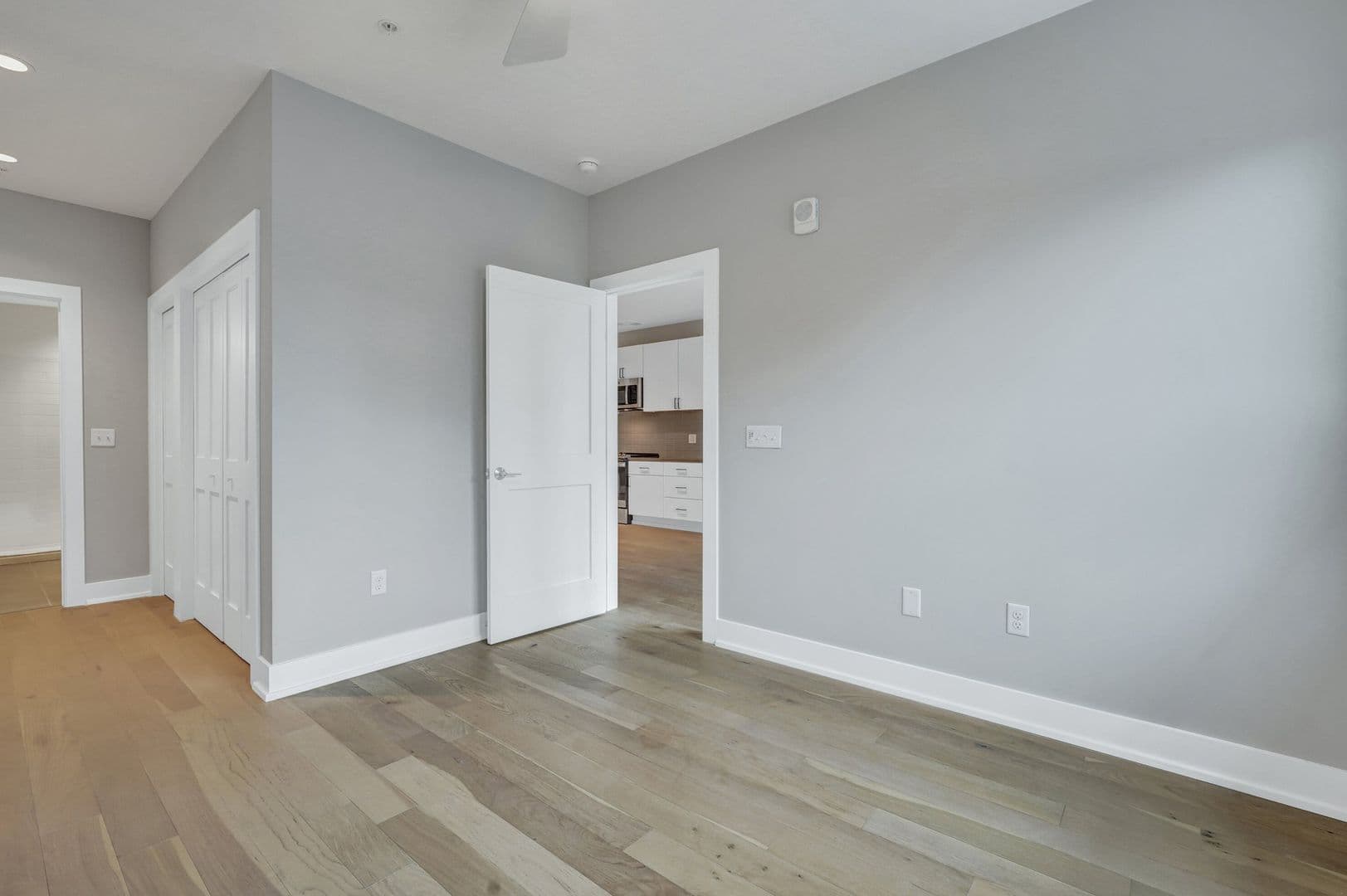 Savannah Apartment: 601 East 39th St
