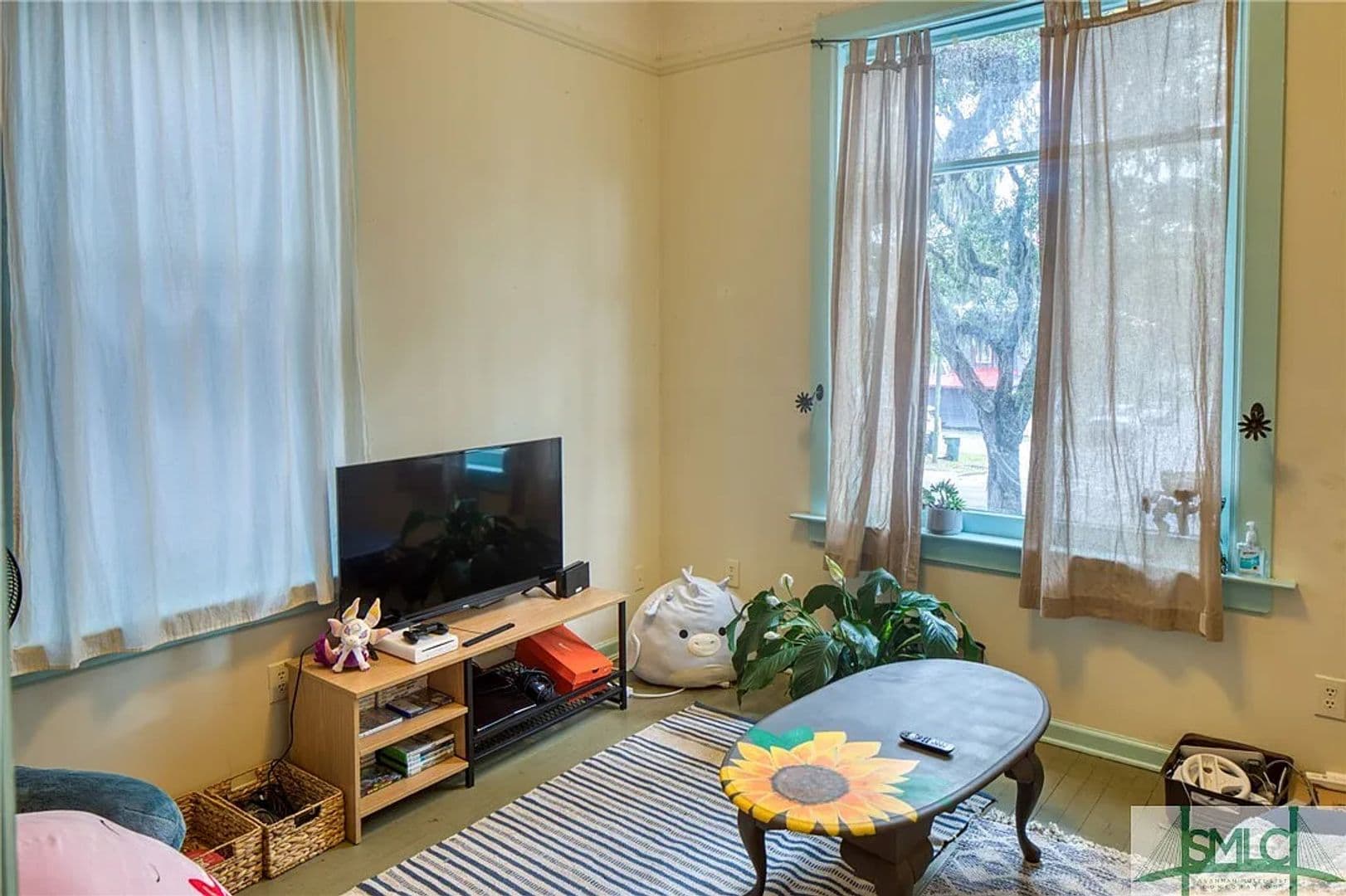 Savannah House: 109 1/2 W 37th St