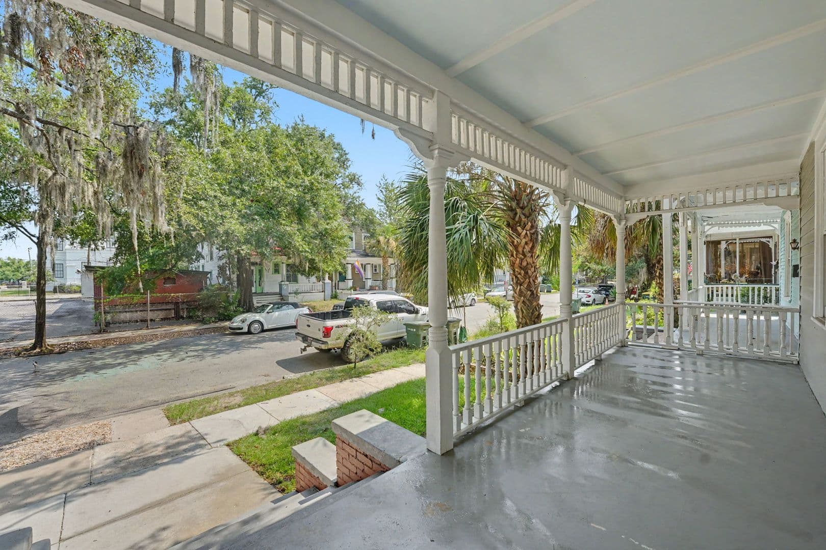 Savannah Apartment: 311 W 39th St