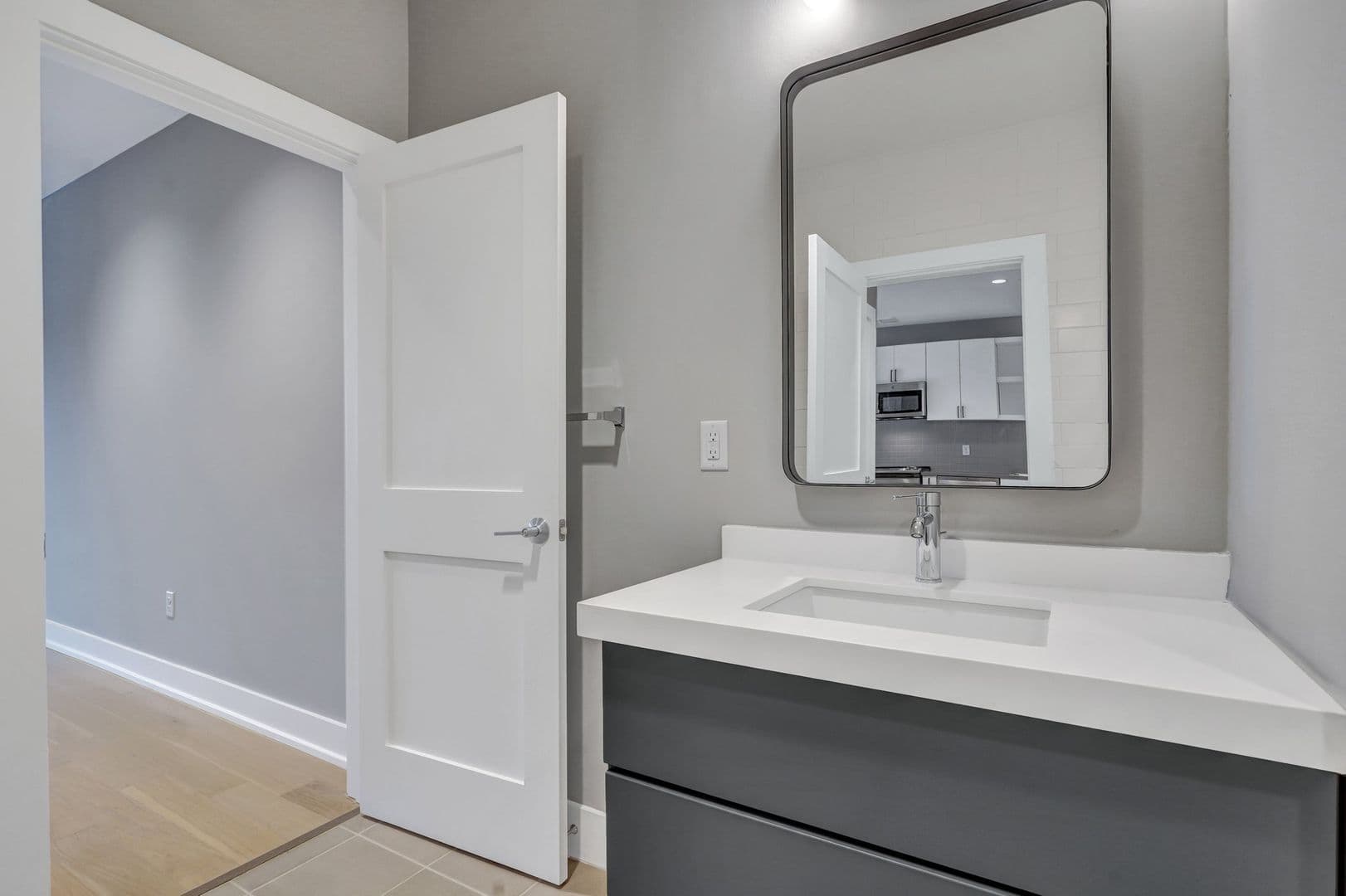 Savannah Apartment: 601 East 39th St