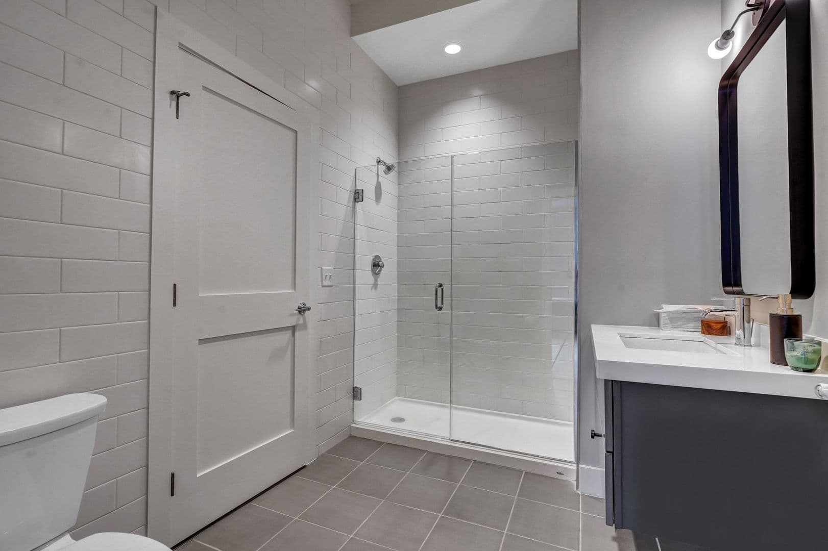 Savannah Apartment: 601 East 39th St