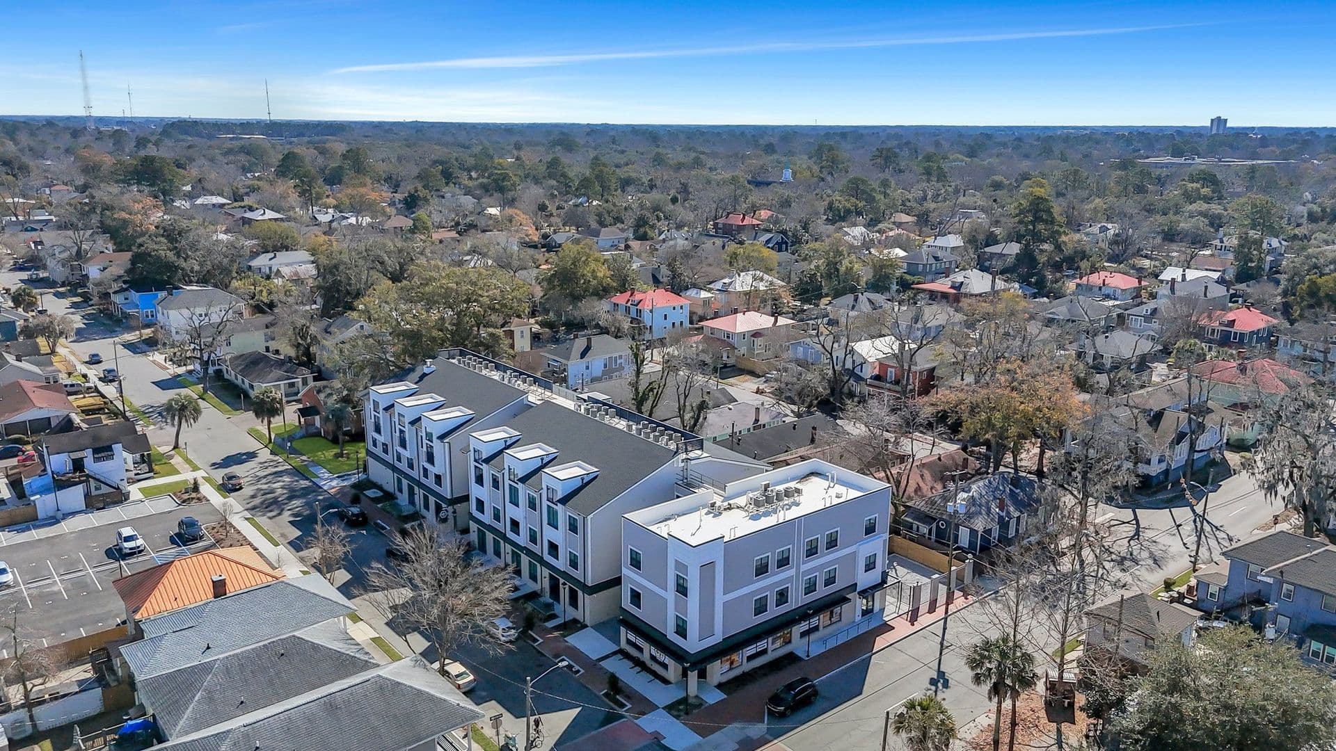 Savannah Apartment: 601 East 39th St