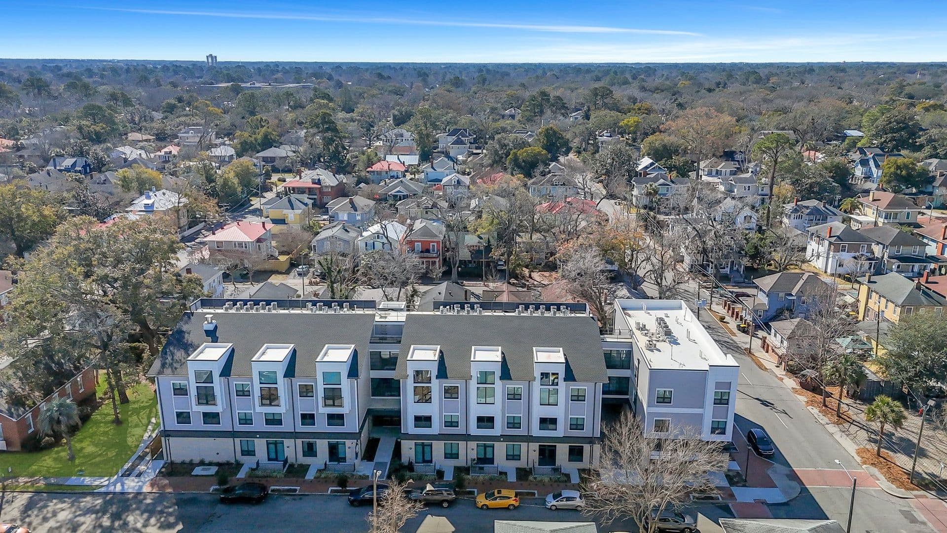 Savannah Apartment: 601 East 39th St