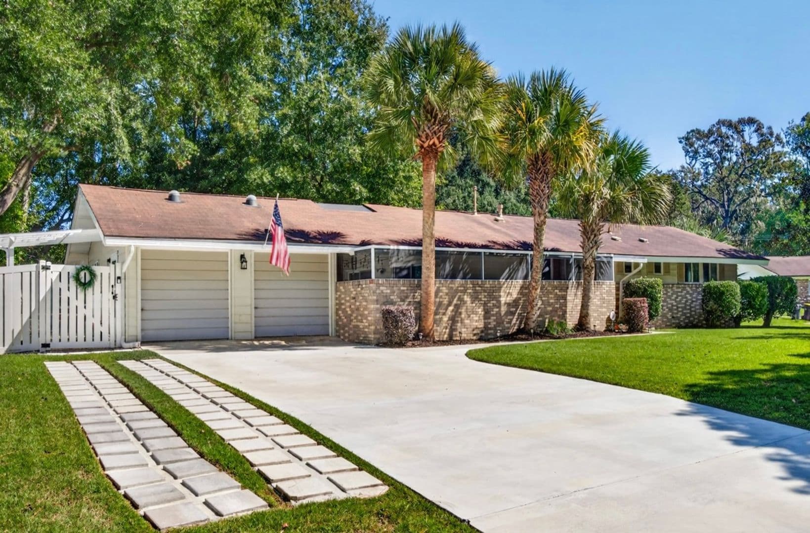 Savannah House: 1 Joyce Ct.