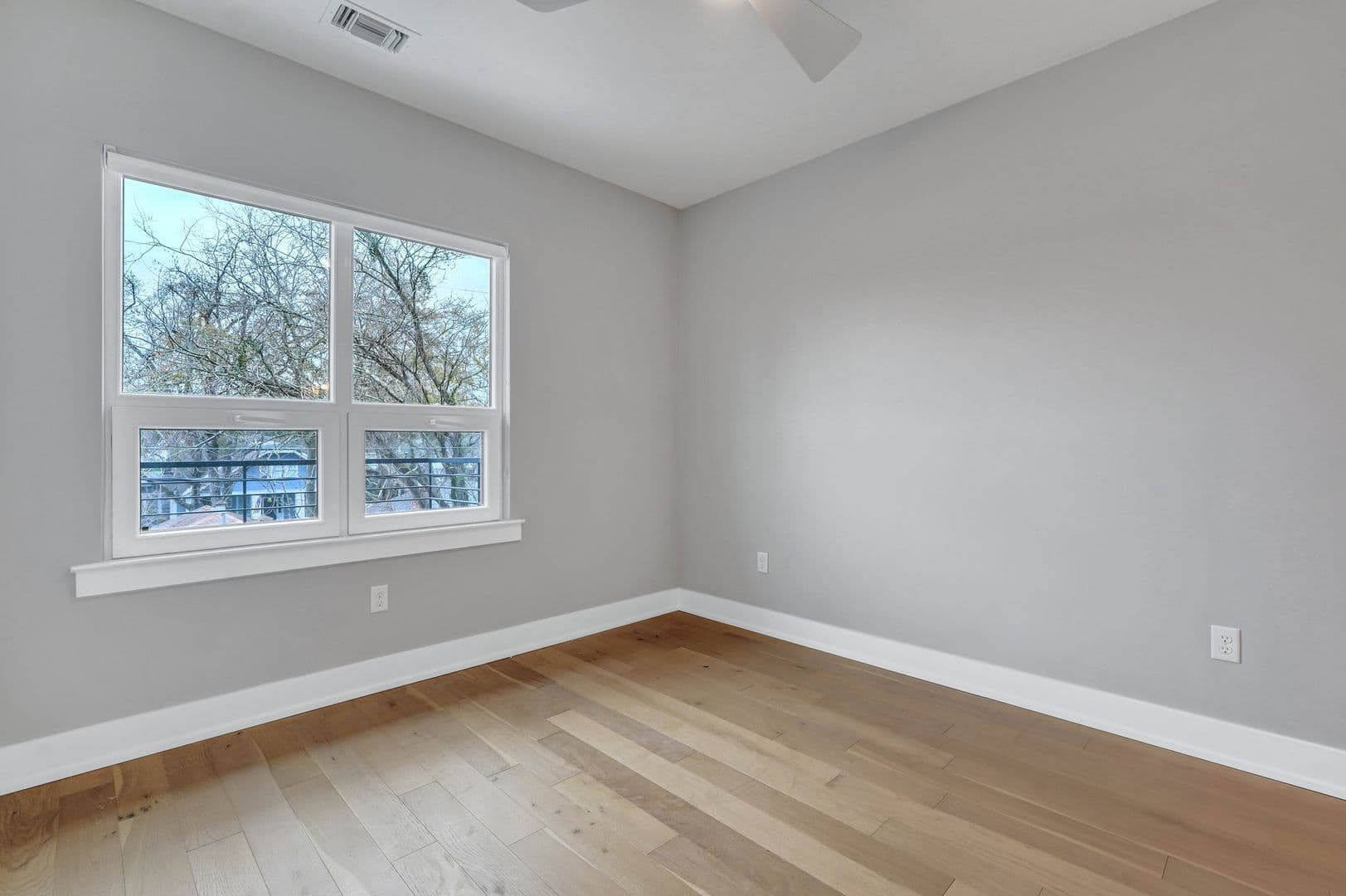Savannah Apartment: 601 East 39th St