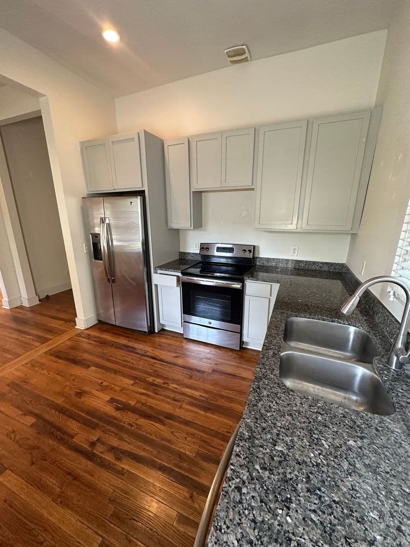 Savannah House: 614 E. Henry Street