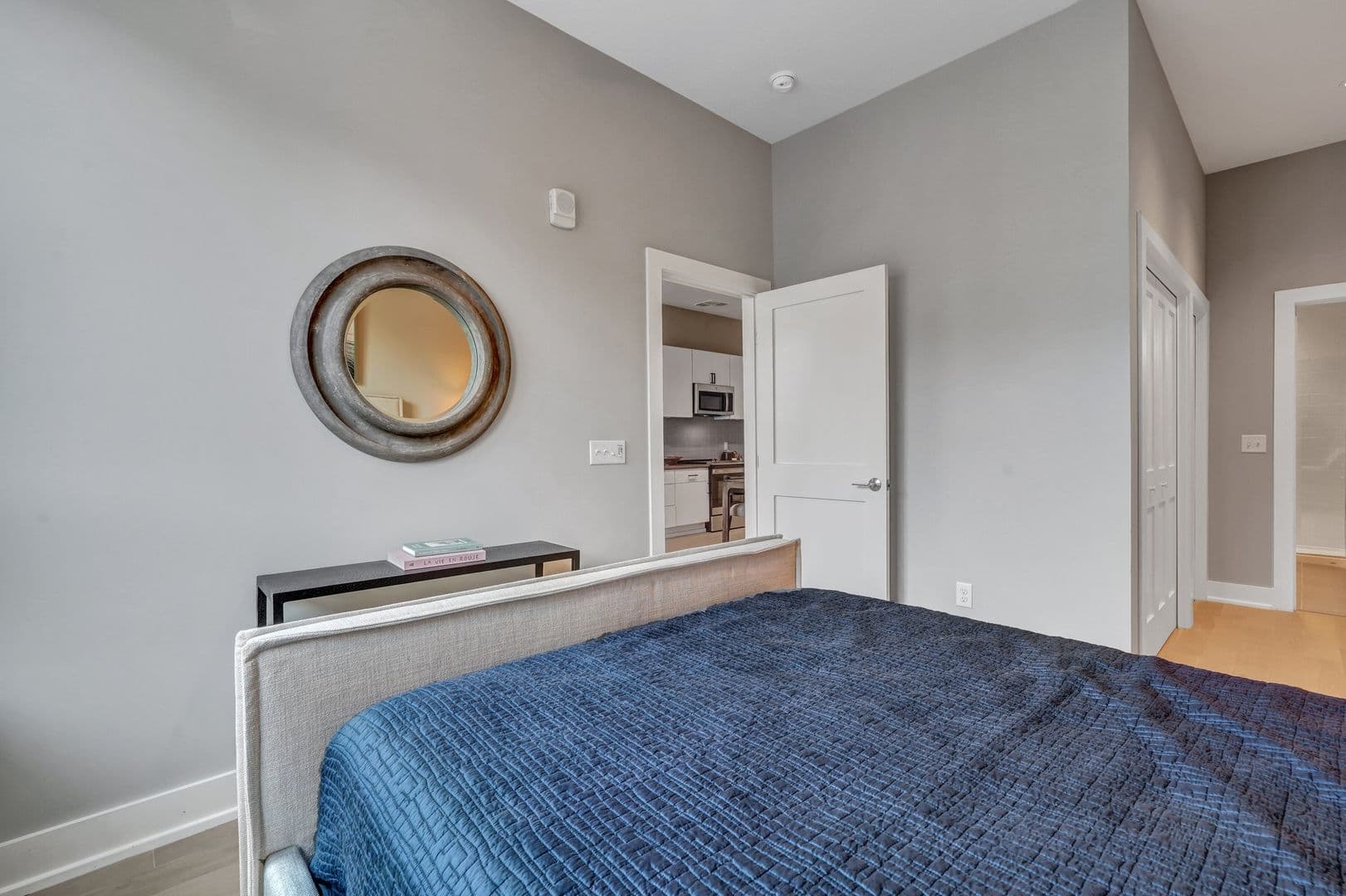 Savannah Apartment: 601 East 39th St