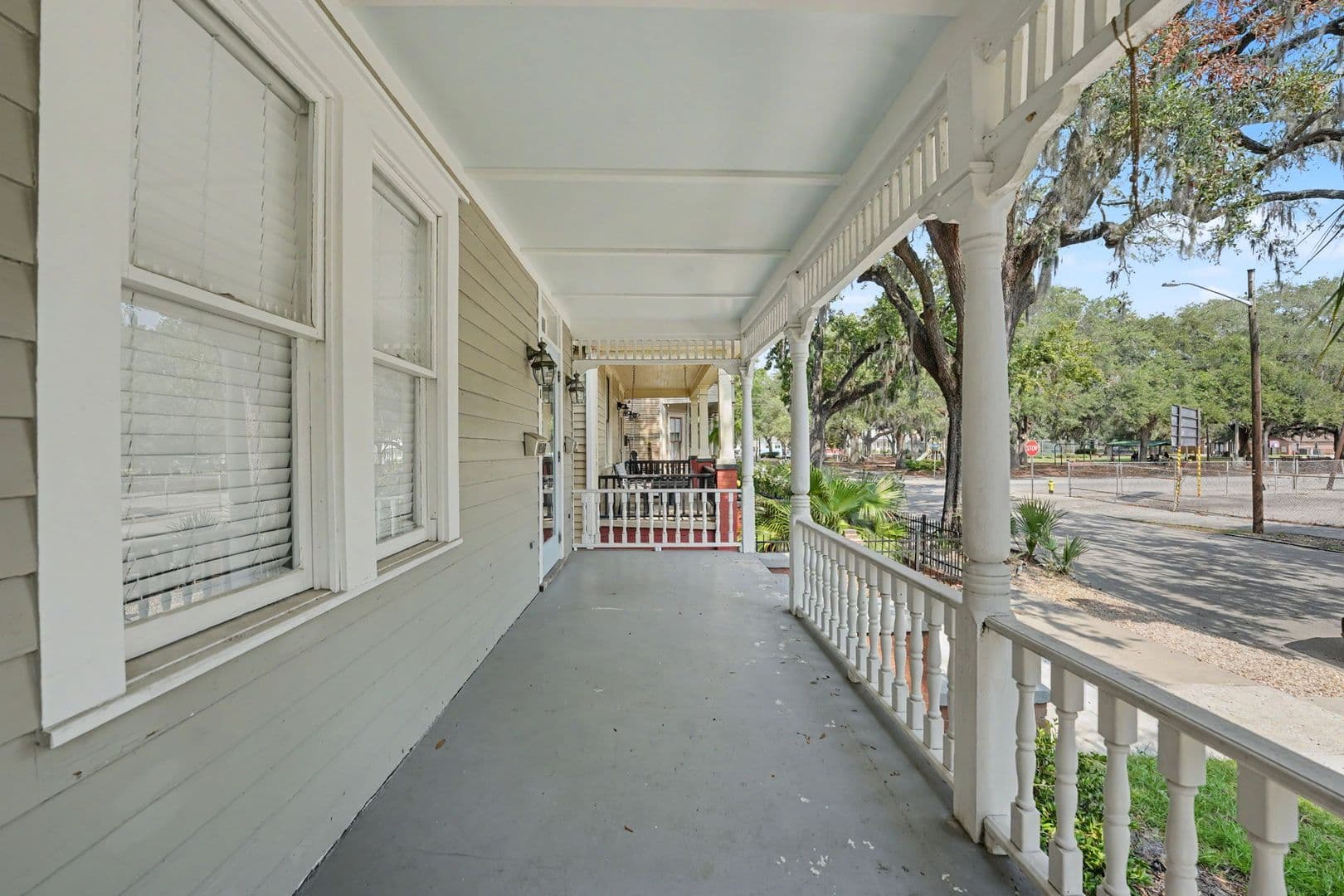 Savannah Apartment: 311 W 39th St