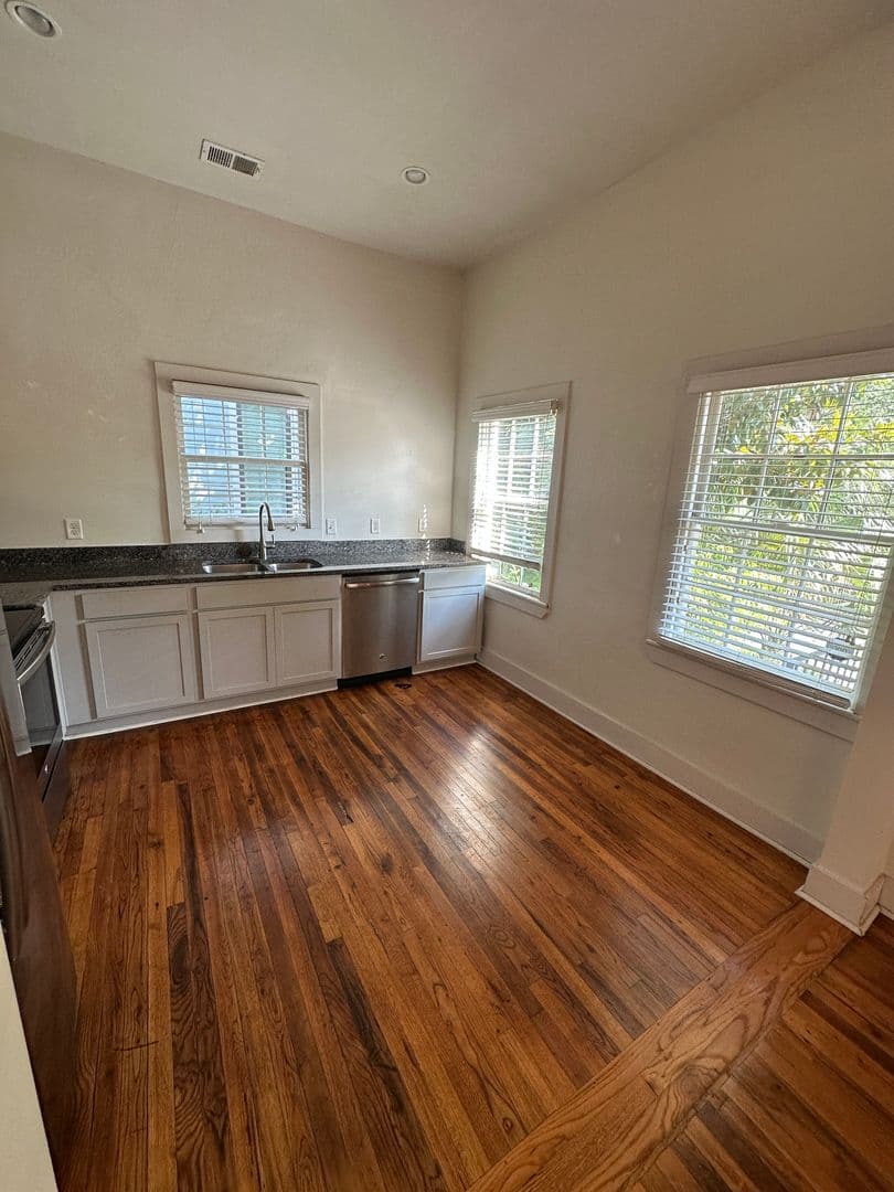 Savannah House: 614 E. Henry Street