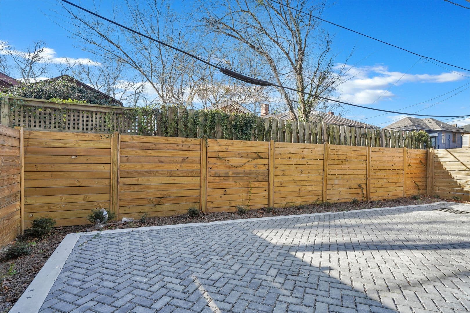Savannah Apartment: 601 East 39th St