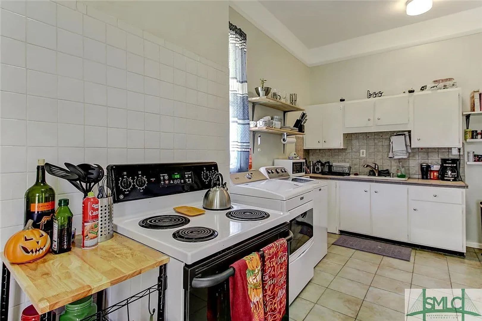 Savannah House: 109 W 37th St