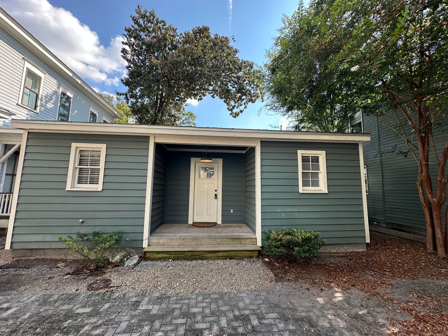 Savannah House: 614 E. Henry Street