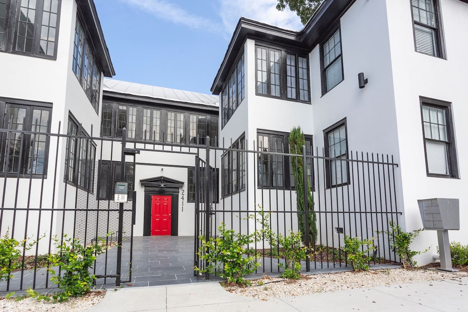 Savannah Apartment: 2411 Habersham St