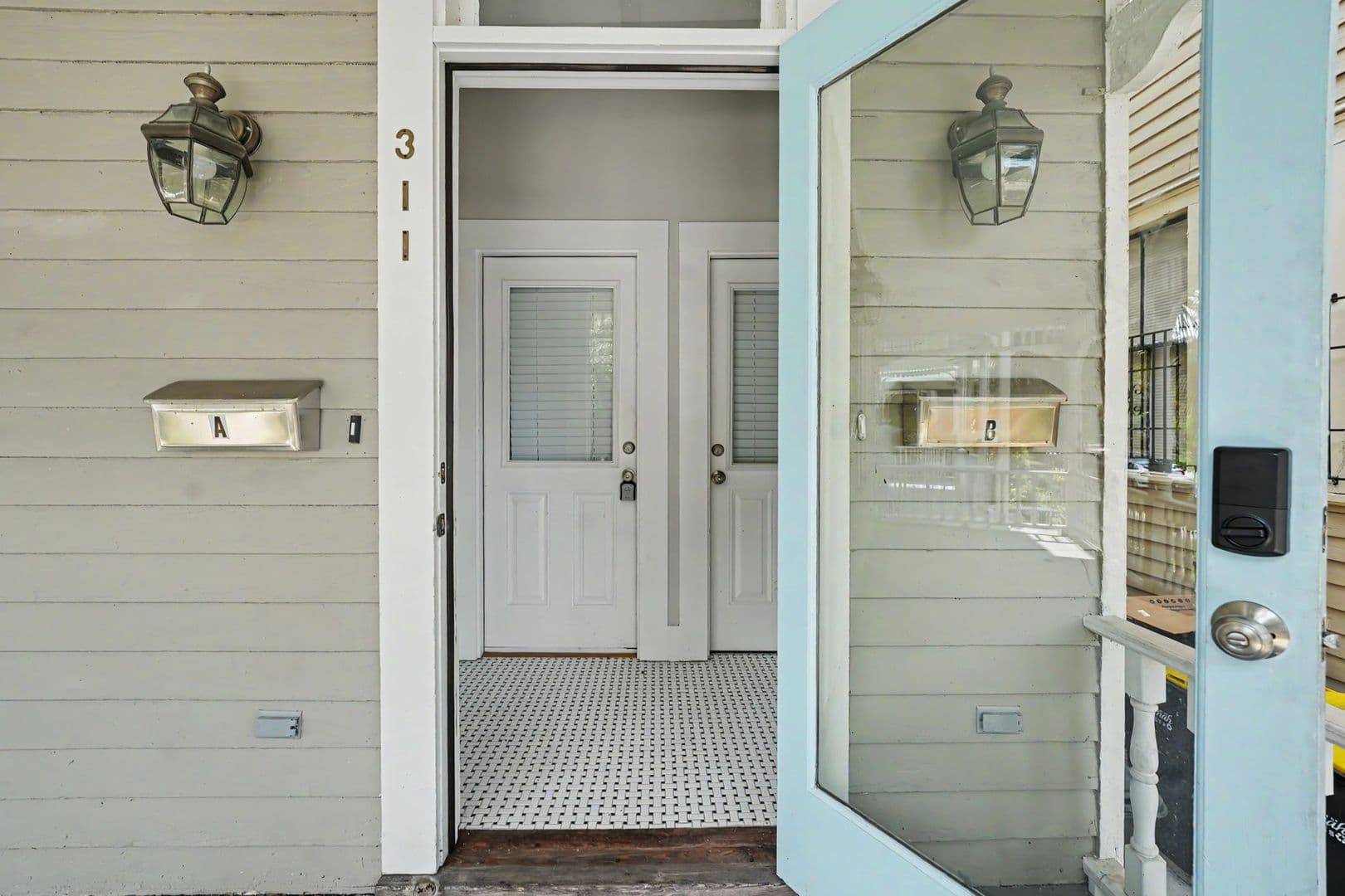 Savannah Apartment: 311 W 39th St