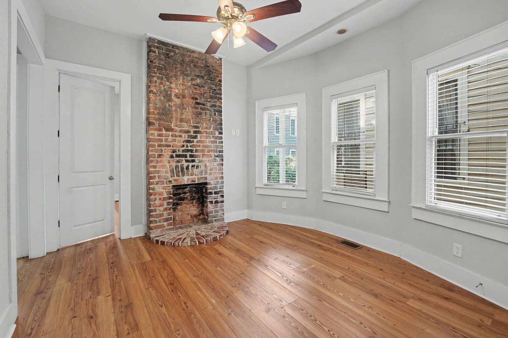 Savannah Apartment: 311 W 39th St