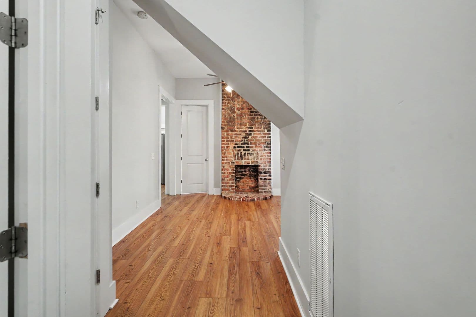 Savannah Apartment: 311 W 39th St