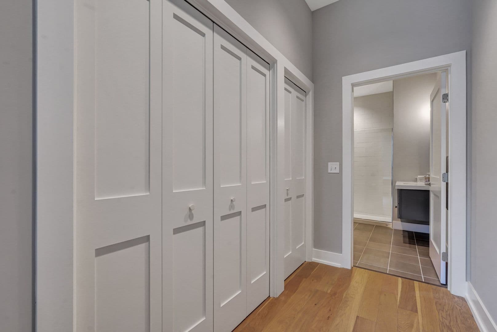 Savannah Apartment: 601 East 39th St