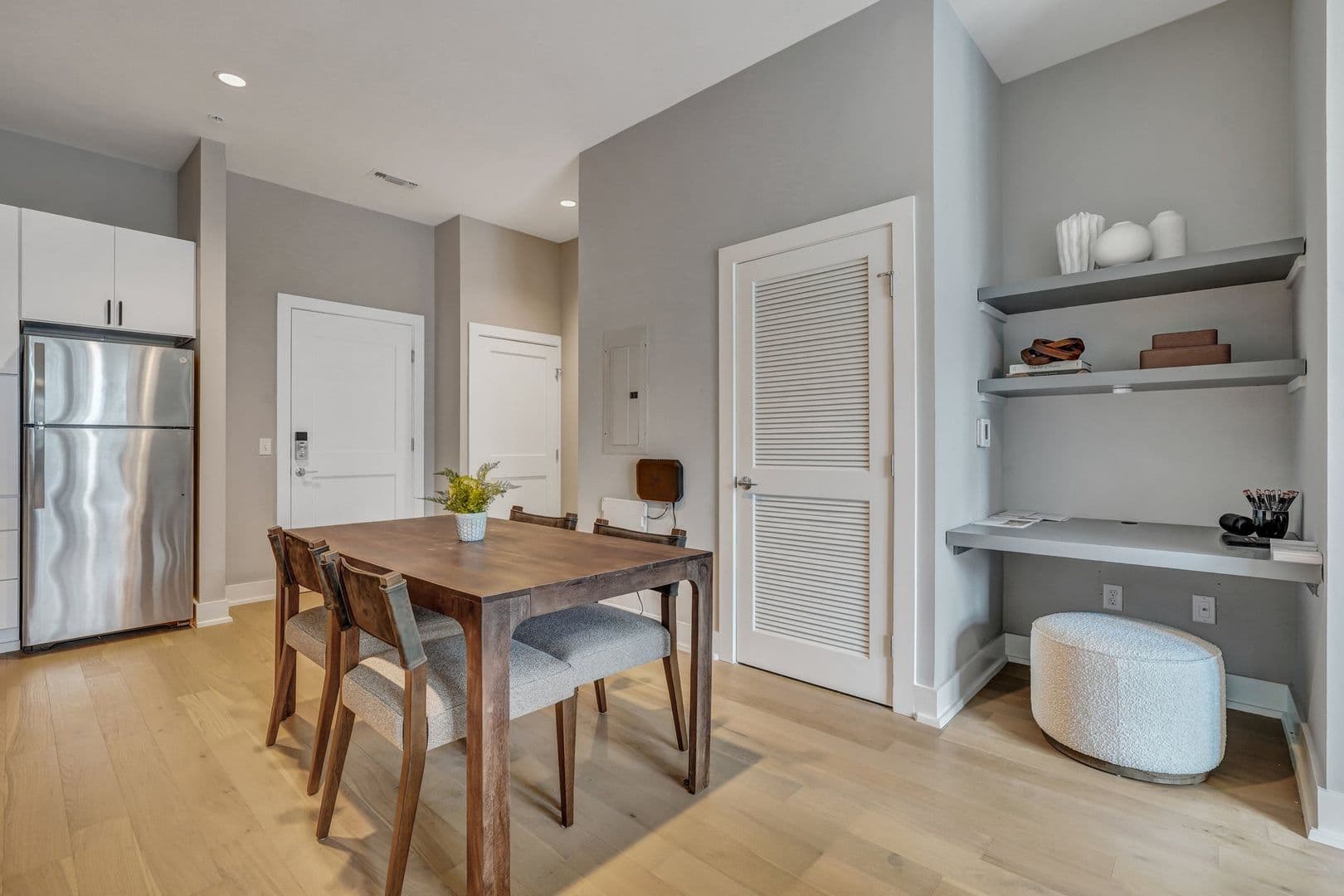 Savannah Apartment: 601 East 39th St