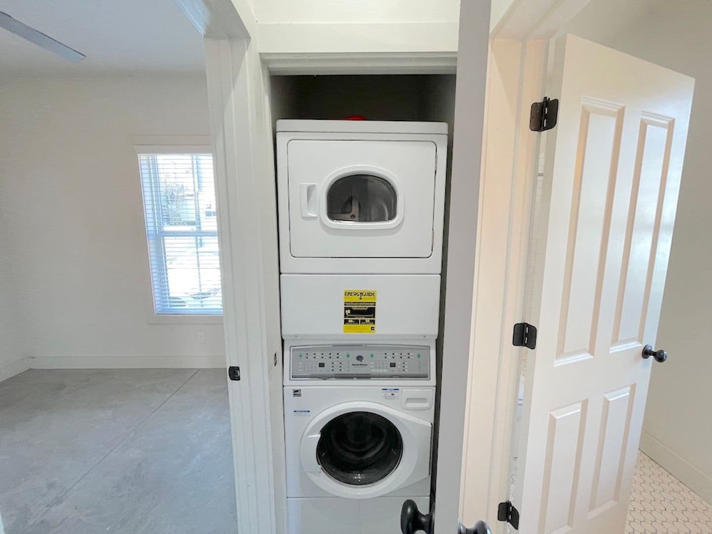 Savannah Apartment: 609 E. Duffy Lane