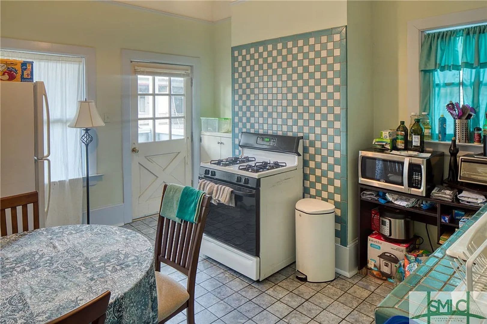 Savannah House: 109 1/2 W 37th St