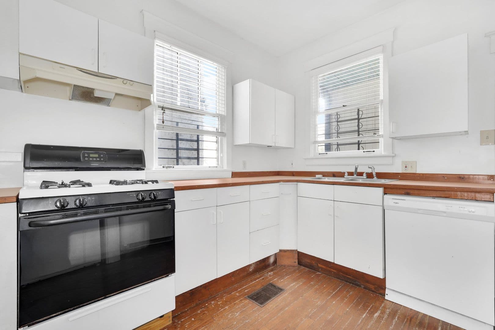 Savannah House: 2234 Whitaker Street