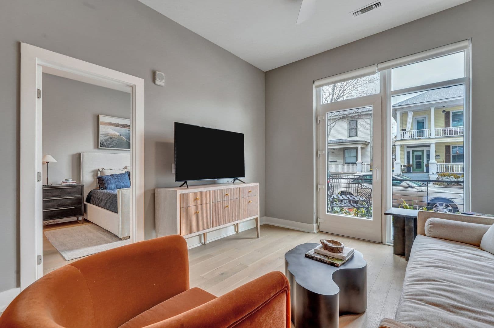 Savannah Apartment: 601 East 39th St