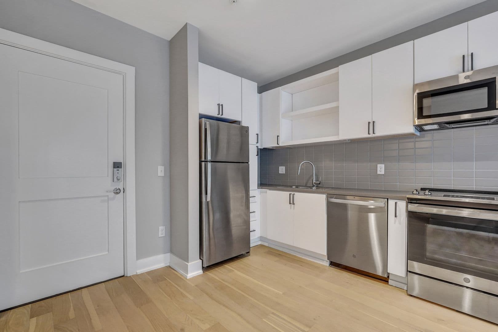 Savannah Apartment: 601 East 39th St