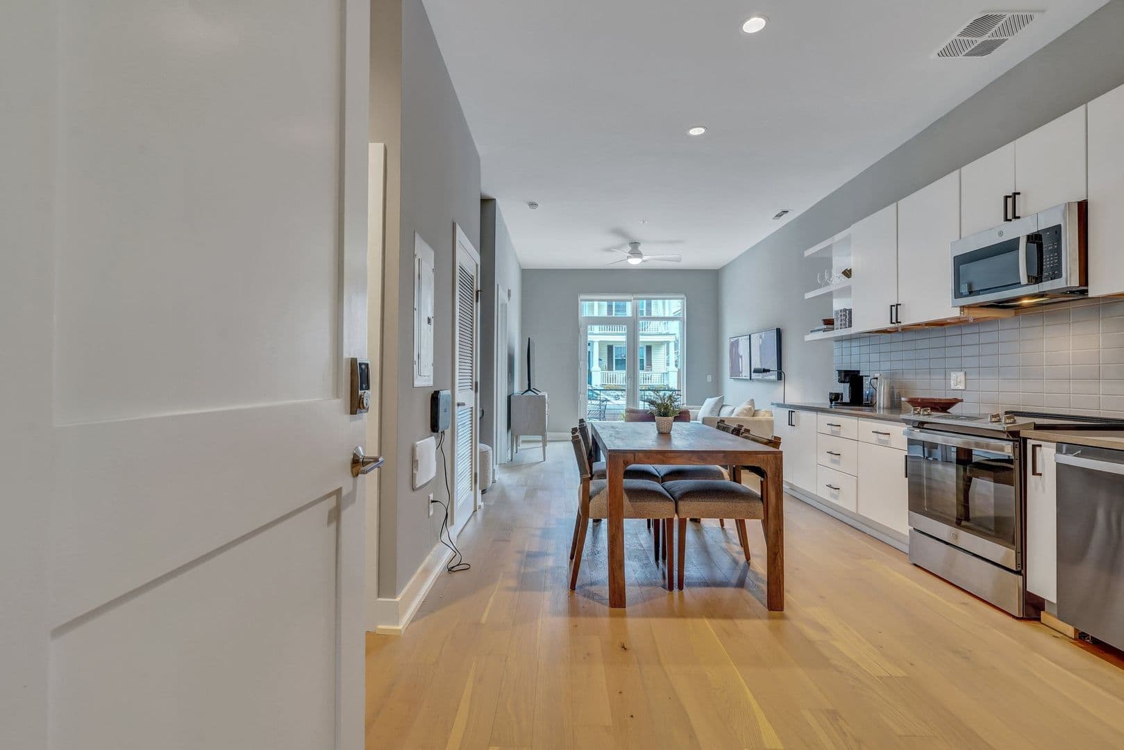 Savannah Apartment: 601 East 39th St
