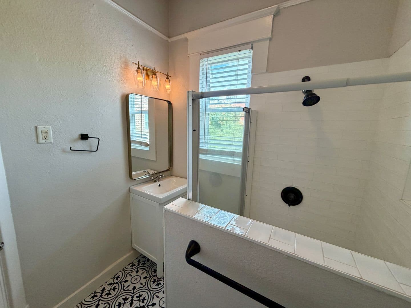 Savannah Apartment: 1016 E Anderson St