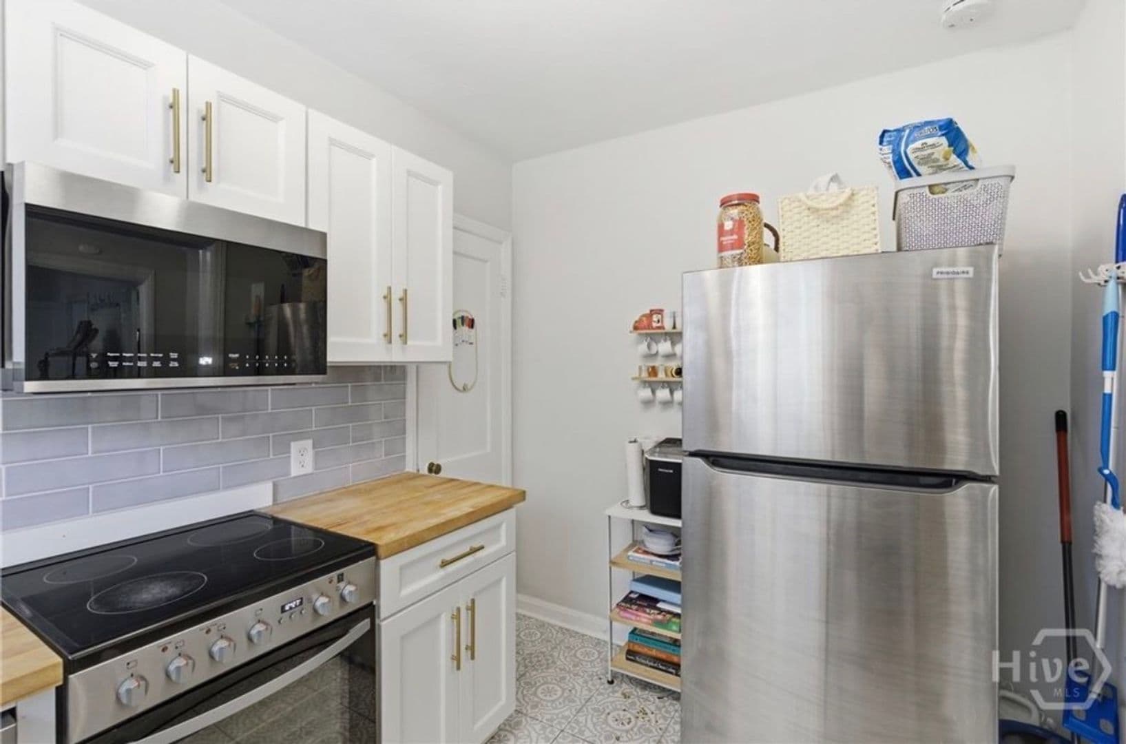 Savannah Apartment: 3411 Bull St