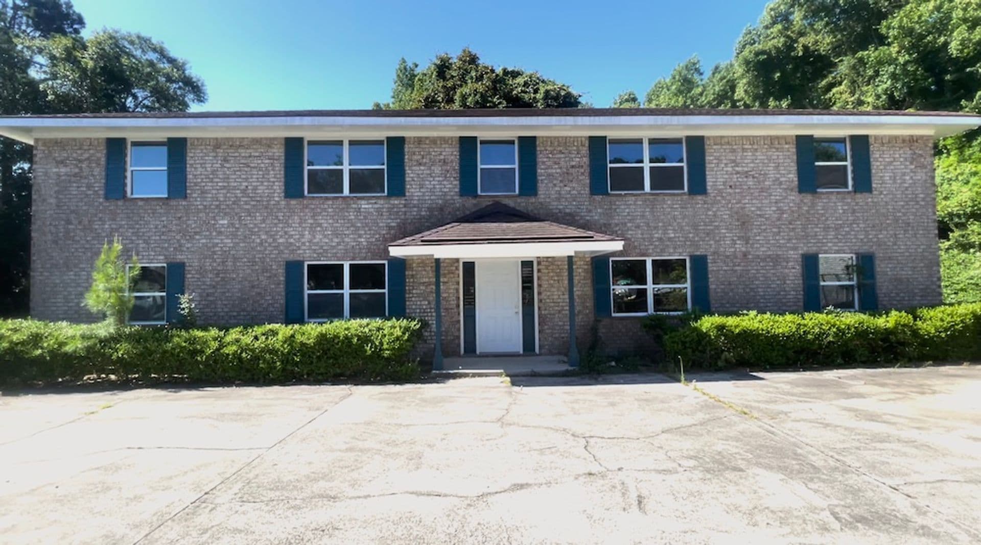 Savannah Apartment: 108 Woodhouse Lane