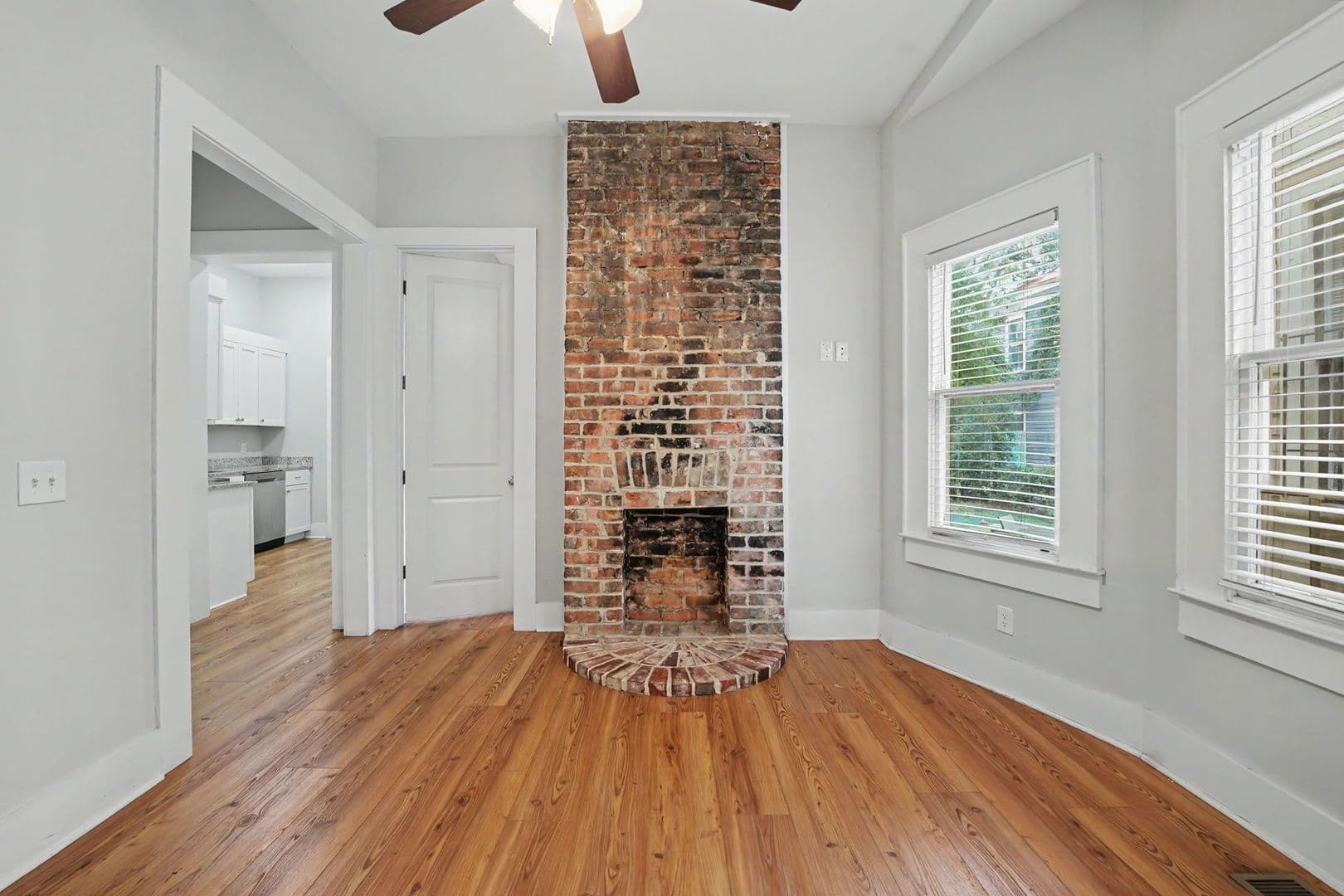 Savannah Apartment: 311 W 39th St
