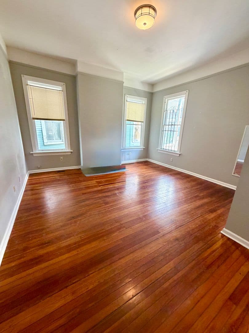Savannah House: 109 W 37th St