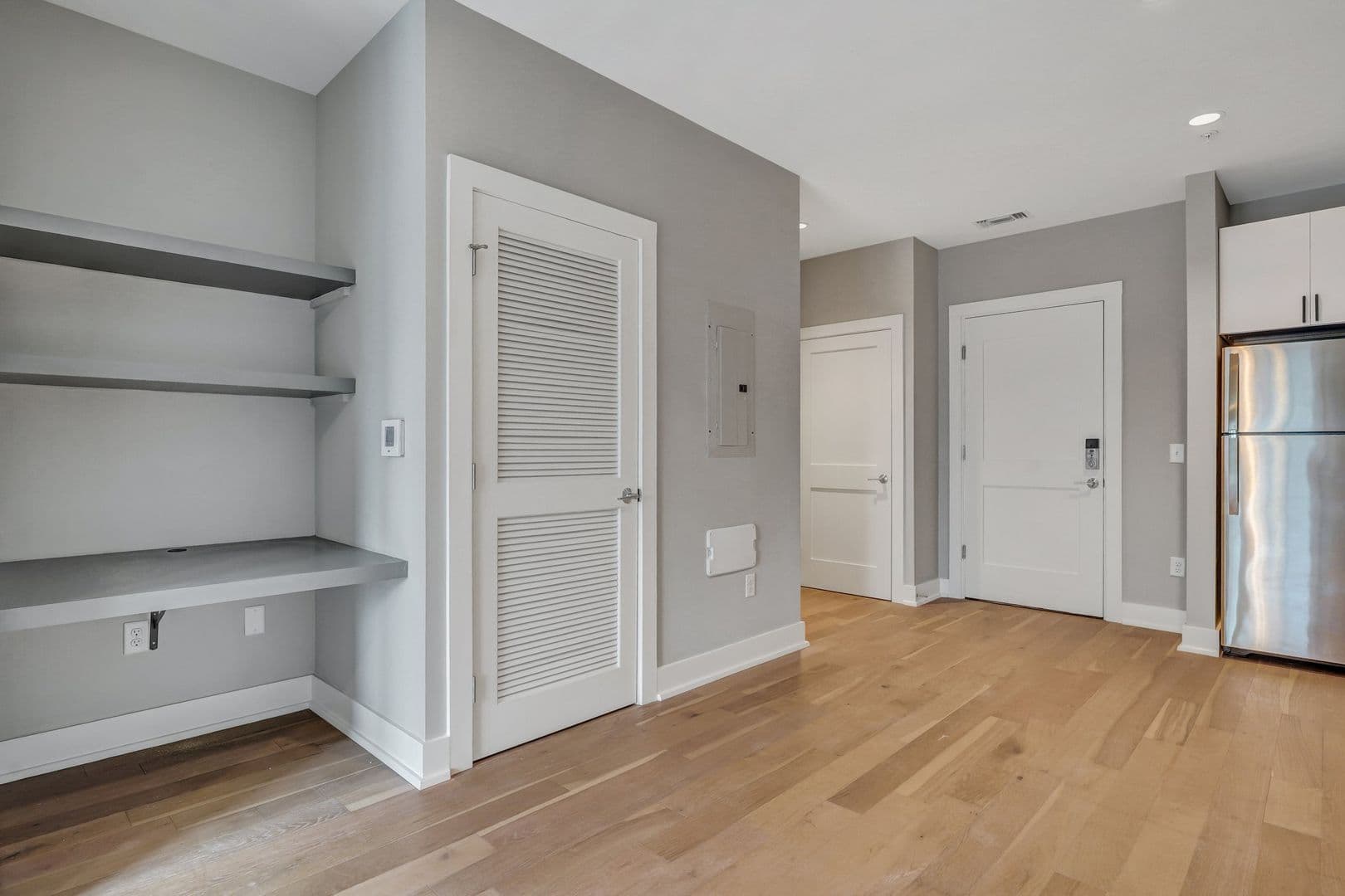 Savannah Apartment: 601 East 39th St