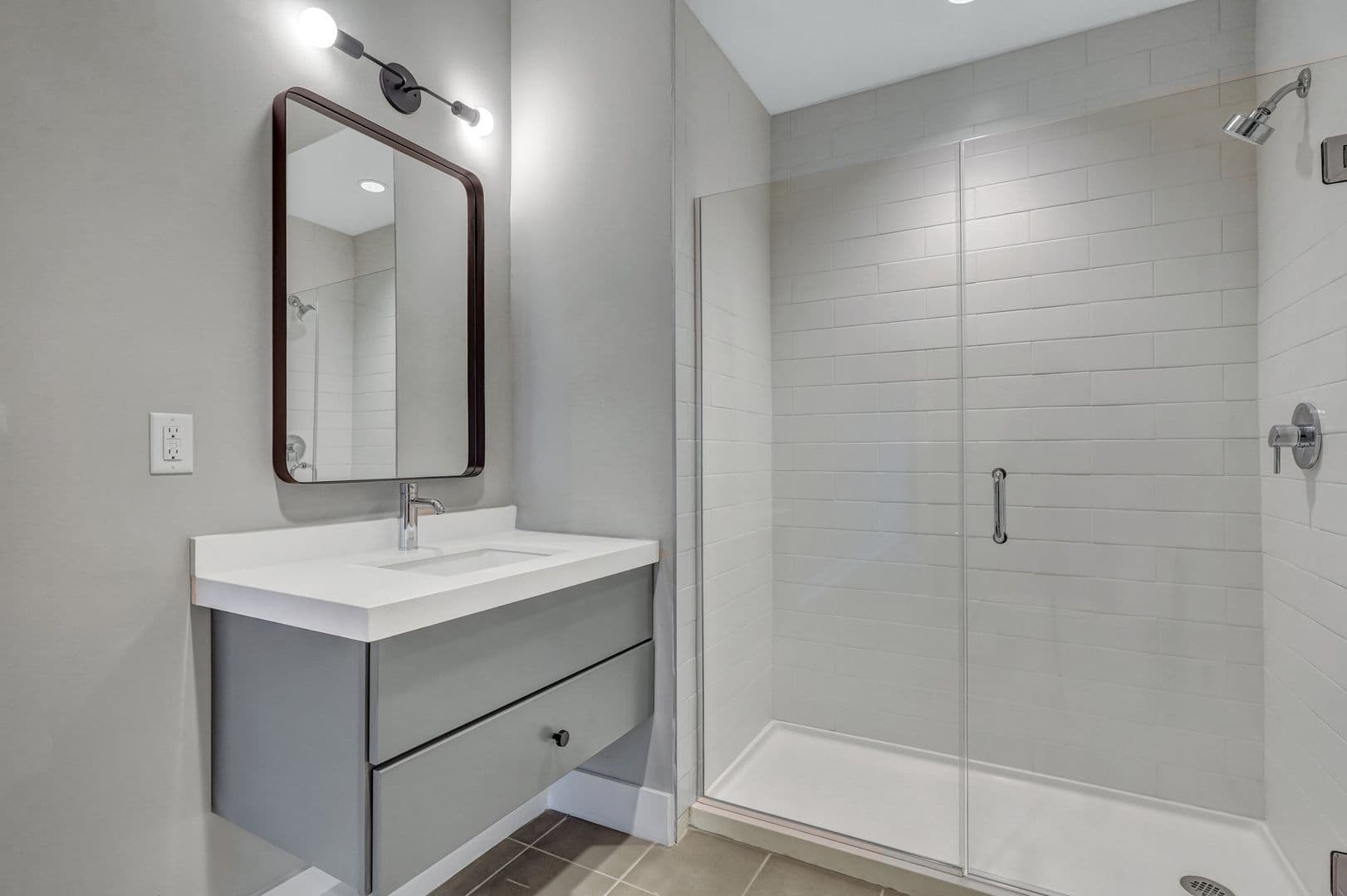 Savannah Apartment: 601 East 39th St