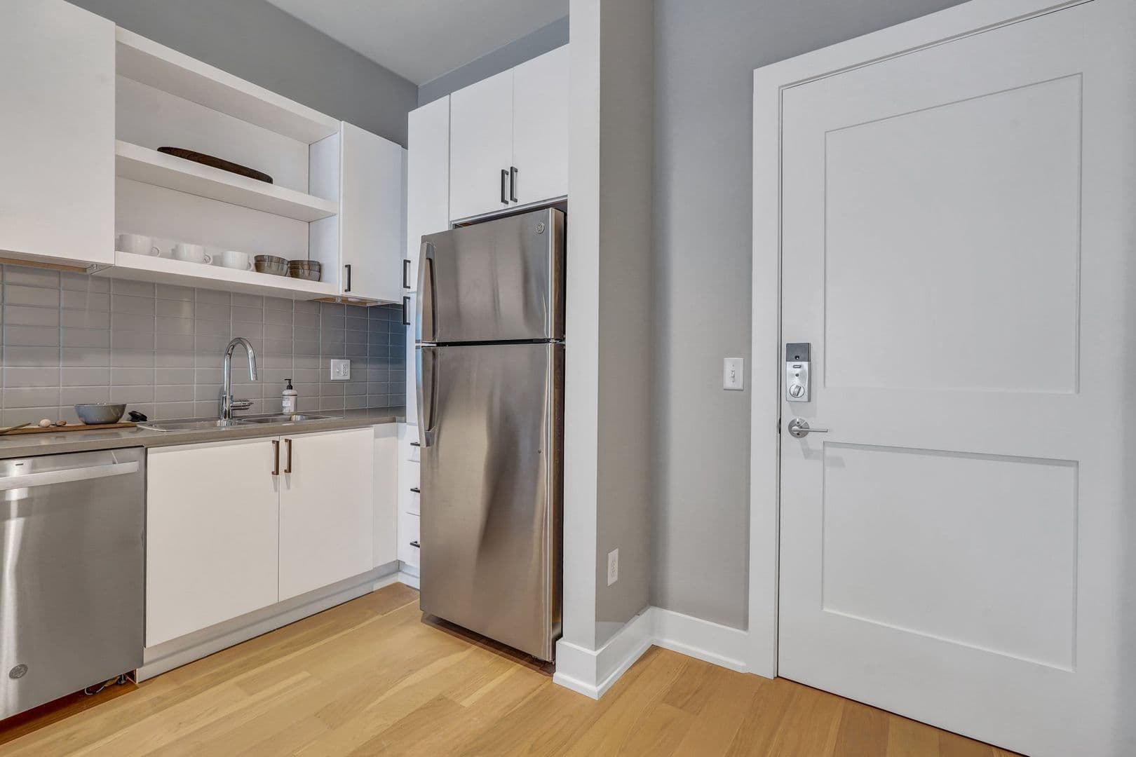 Savannah Apartment: 601 East 39th St