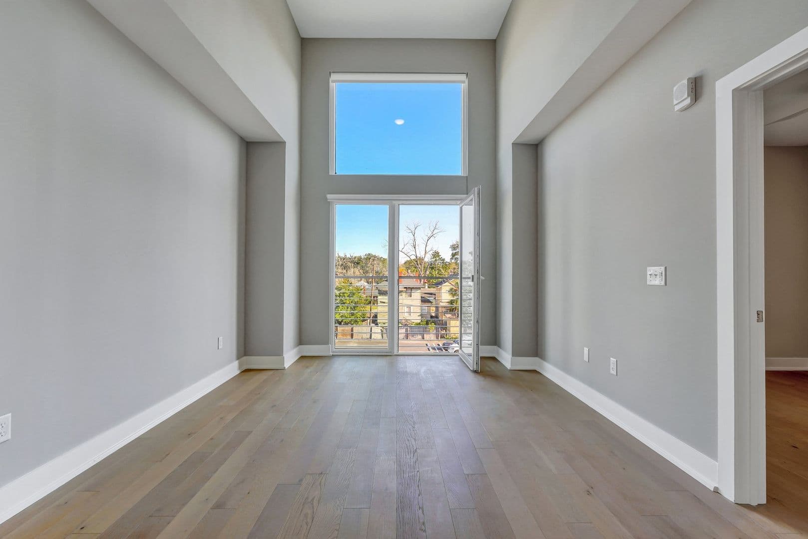 Savannah Apartment: 601 East 39th St
