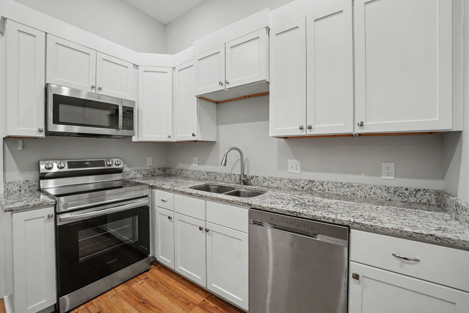 Savannah Apartment: 311 W 39th St