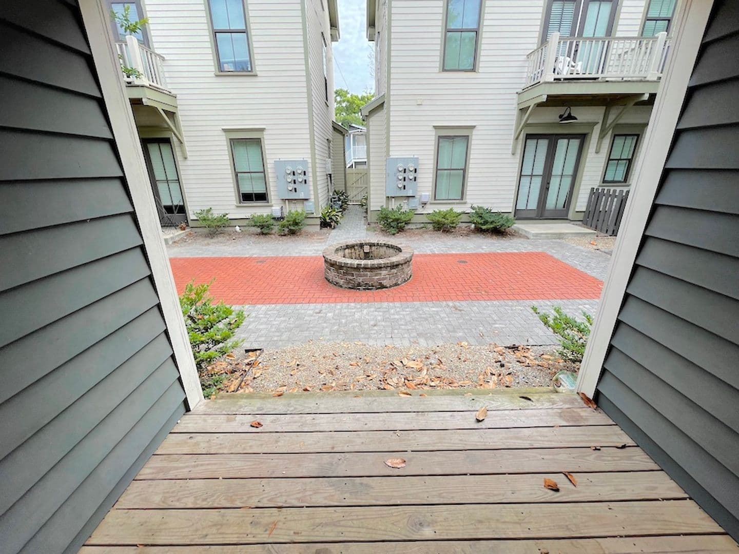 Savannah House: 614 E. Henry Street