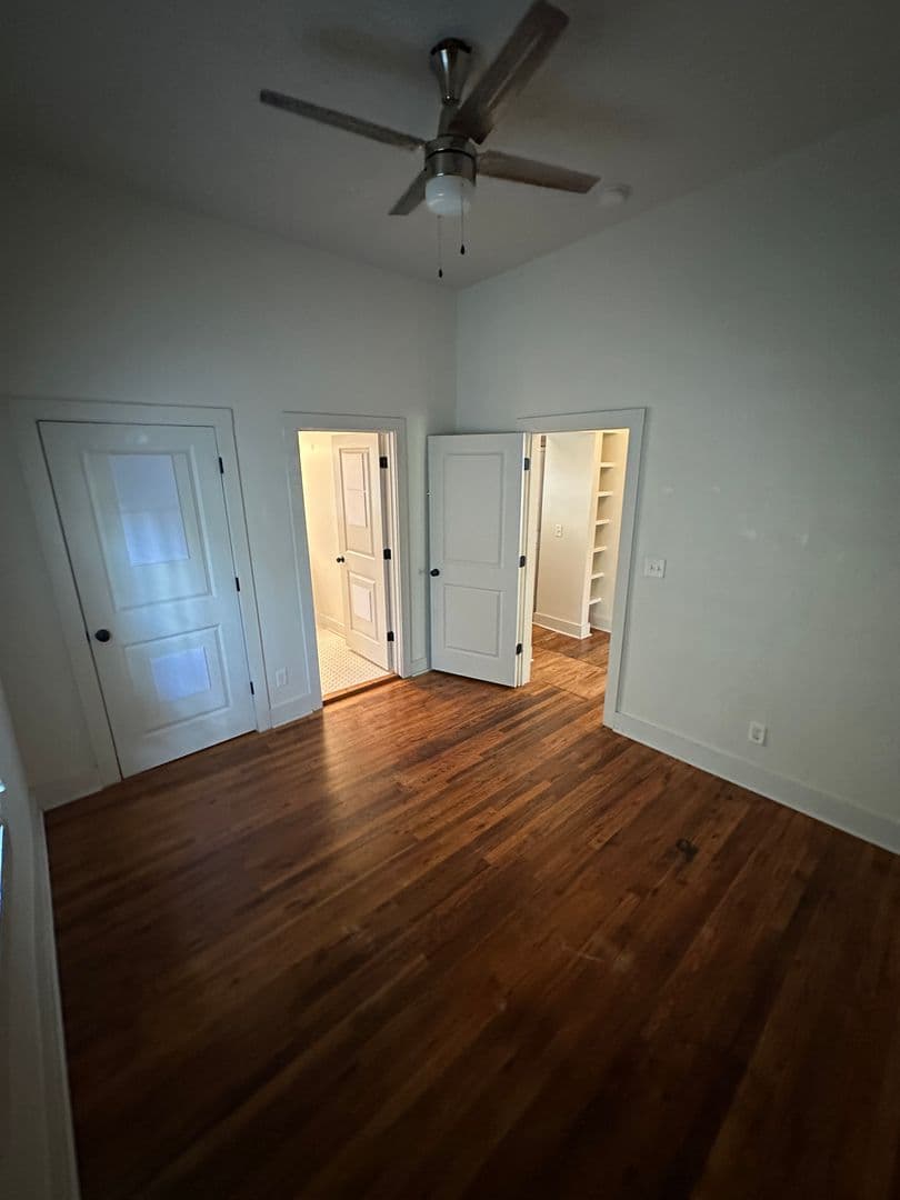 Savannah House: 614 E. Henry Street