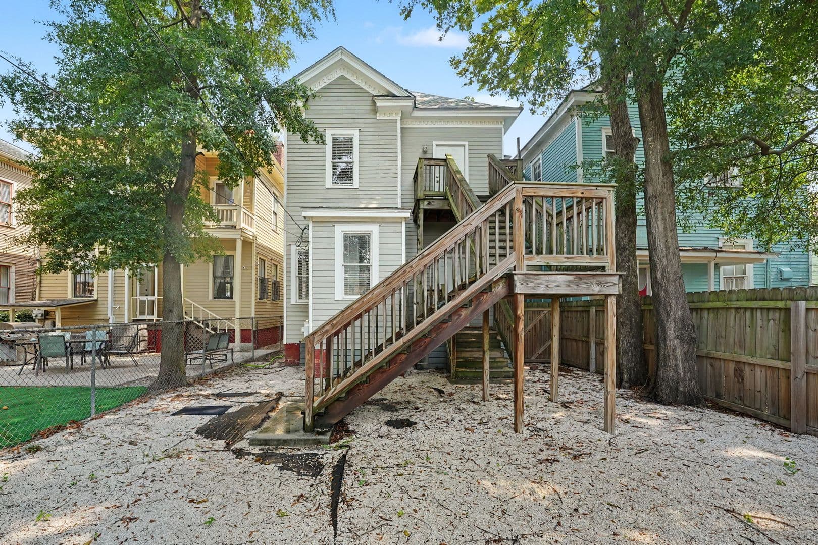 Savannah Apartment: 311 W 39th St