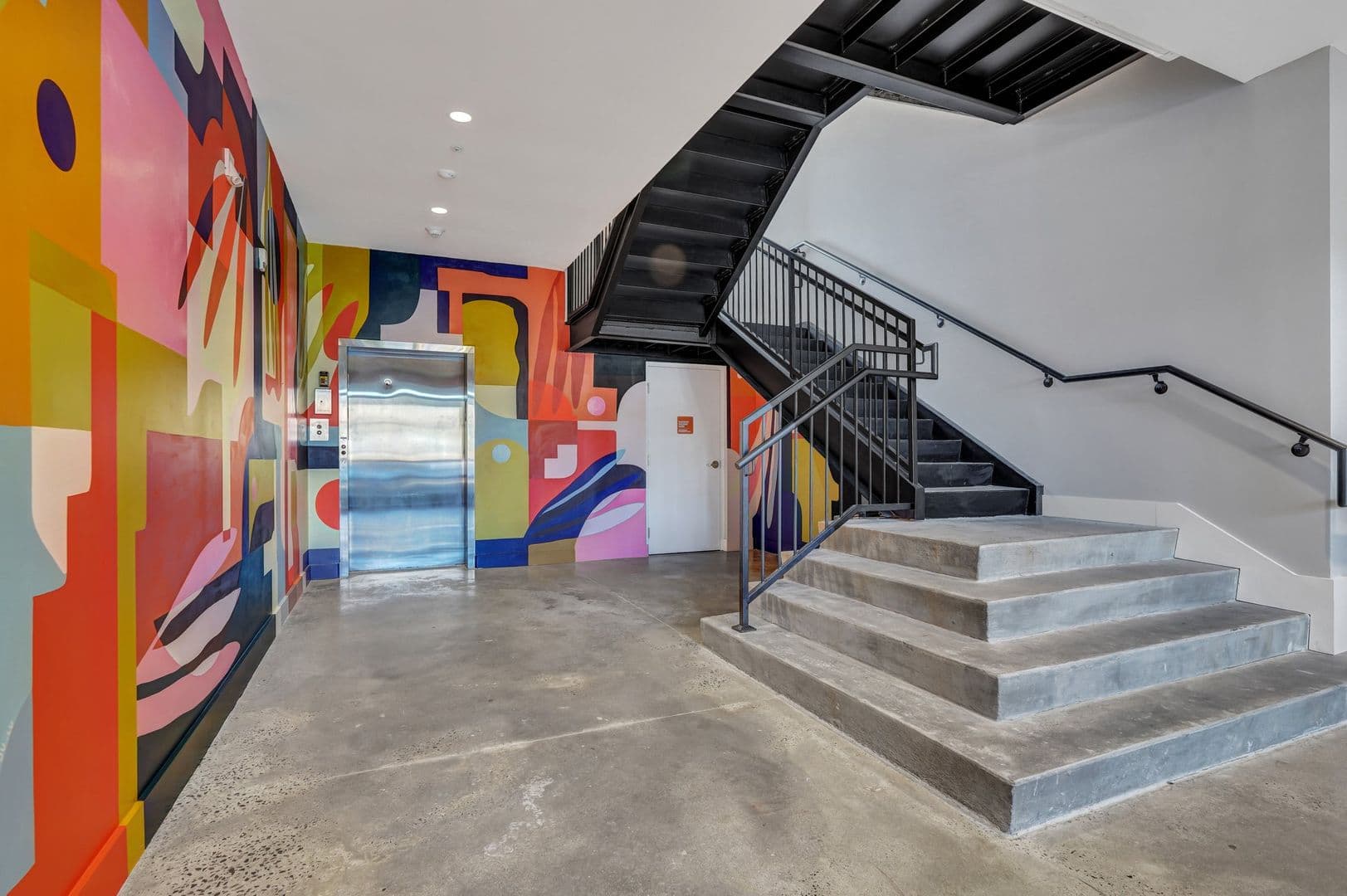 Savannah Apartment: 601 East 39th St