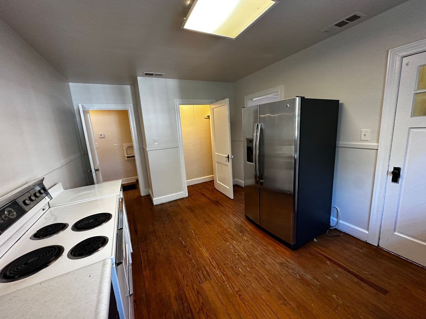 Savannah House: 6 W 50th St
