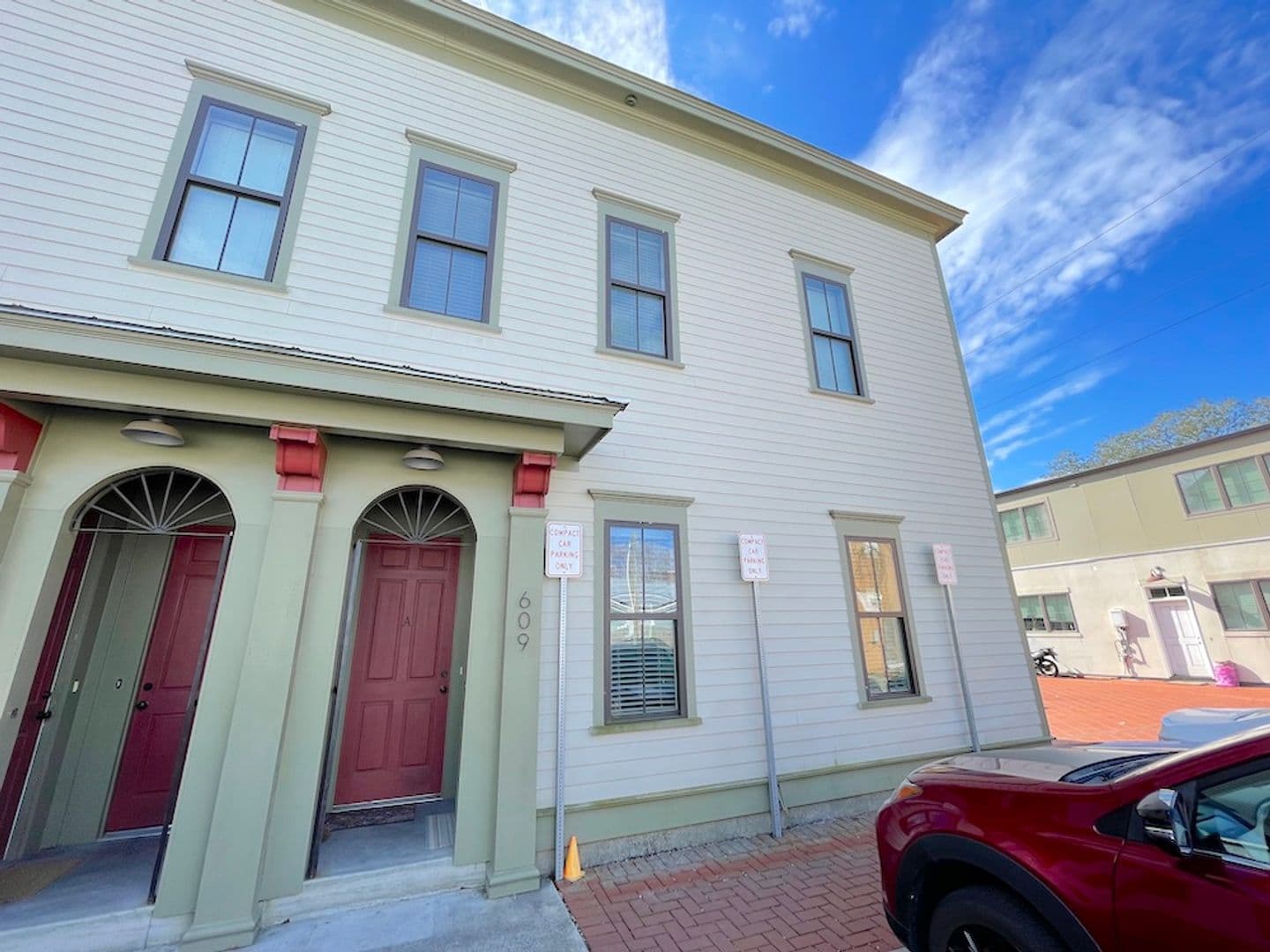 Savannah Apartment: 609 E. Duffy Lane