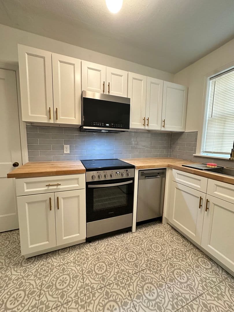 Savannah Apartment: 3411 Bull St