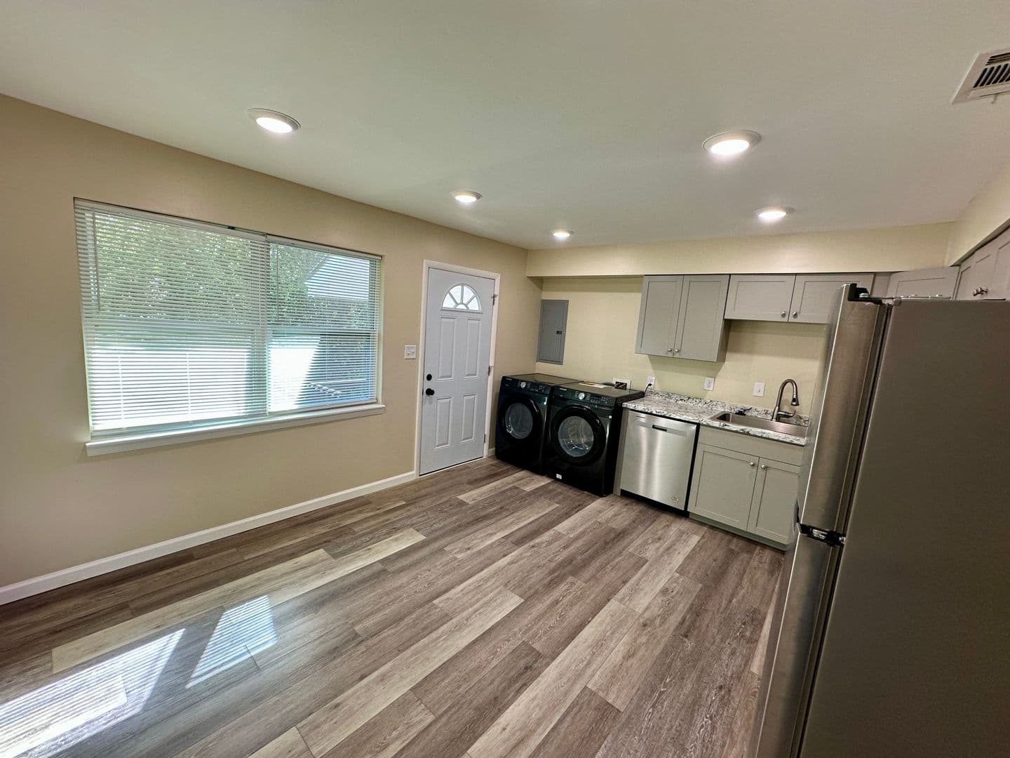 Savannah Apartment: 108 Woodhouse Lane