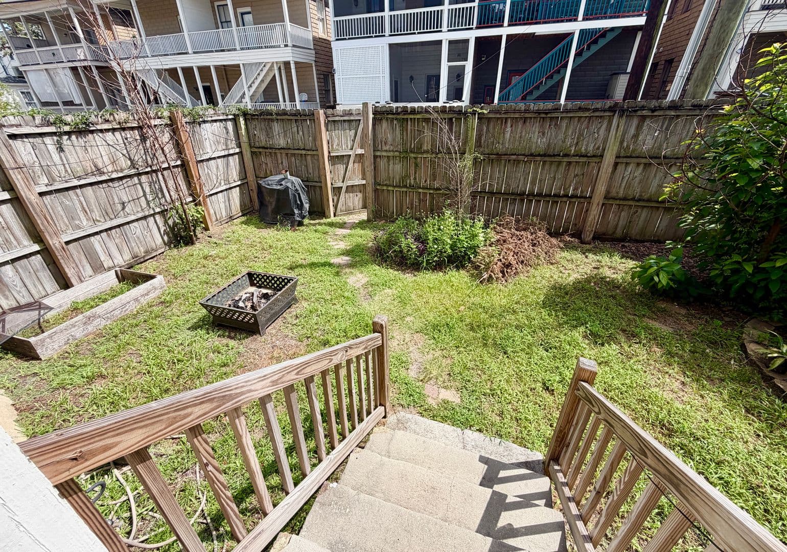 Savannah House: 109 W 37th St